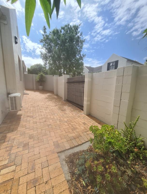 To Let 1 Bedroom Property for Rent in Pinehurst Western Cape